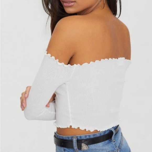 PrettyLittleThing White Off Shoulder Lettuce Long Sleeve Crop Top Ribbed Sleeves - Picture 2 of 4